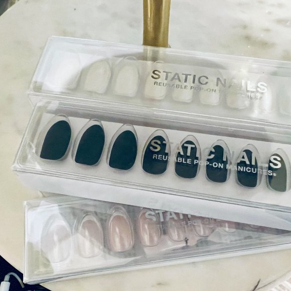 Static Nails Almond Reusable Pop-On Manicure Fake Press On Nail Black White Red - Picture 4 of 4